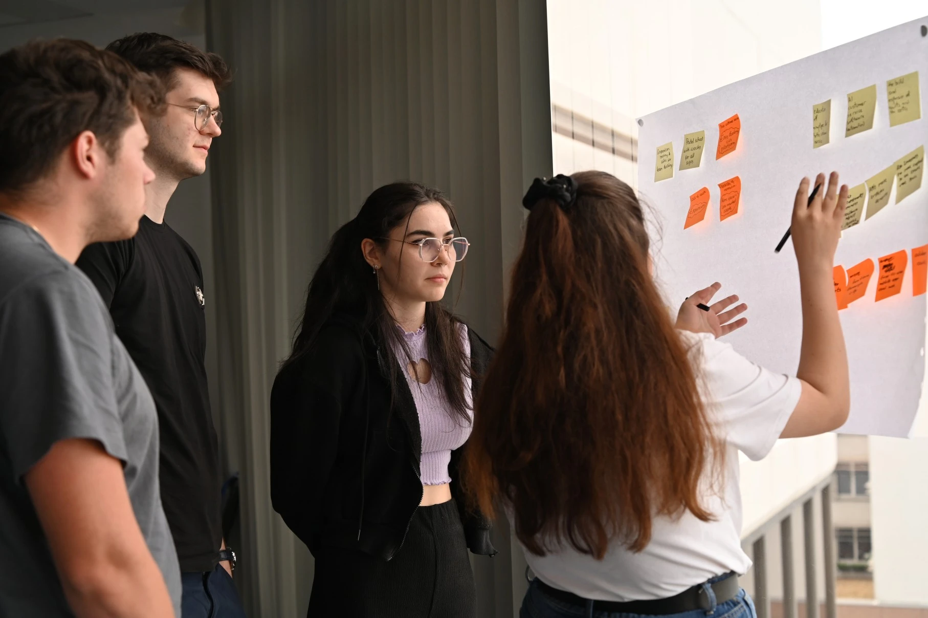 Spark innovative thinking: A week when students from 12 universities became entrepreneurs