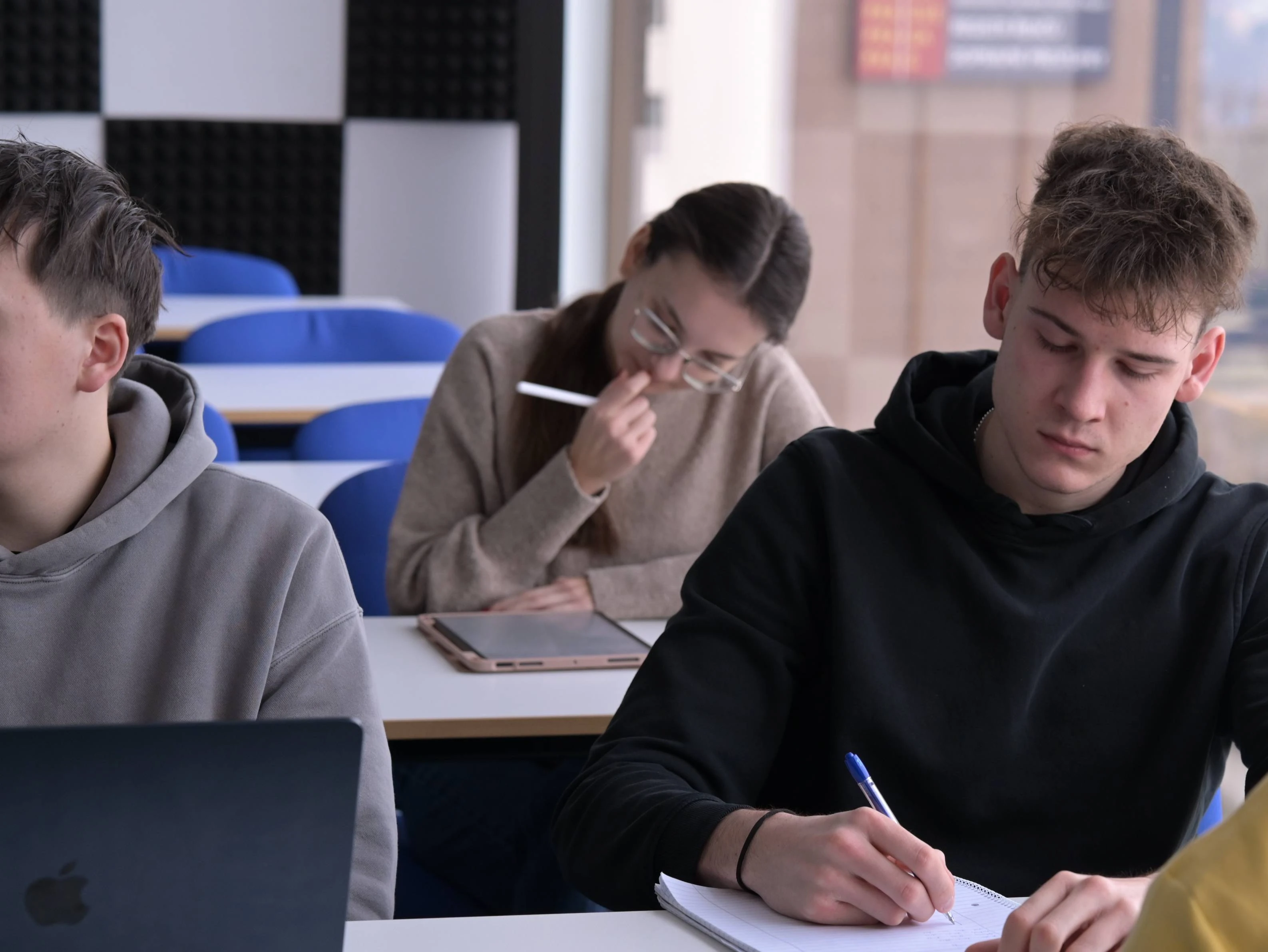 Zkouškové mode on: jak přežít bez zhroucení a s výsledky