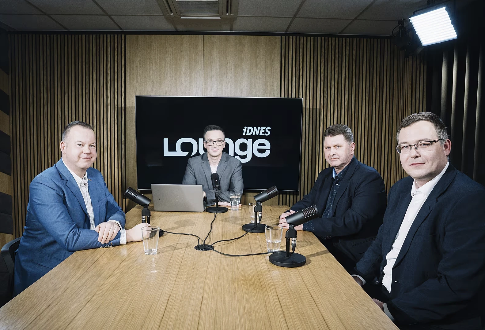 Vysoké školy musí připravit studenty na nový svět. Bez praxe to nejde, míní experti